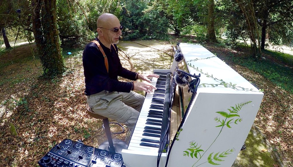 Richard Delmas, pianiste, chanteur, sur MONTARGIS dans le Loiret donne un concert