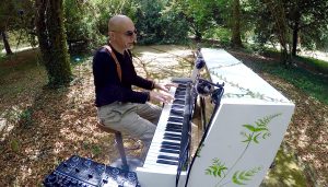 Richard Delmas, pianiste, chanteur, sur MONTARGIS dans le Loiret donne un concert