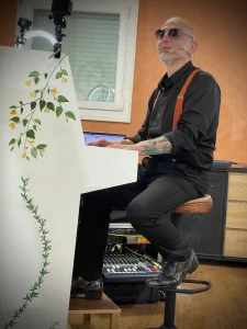 Spectacle musical, proposé par Richard, Delmas en EHPAD avec son piano